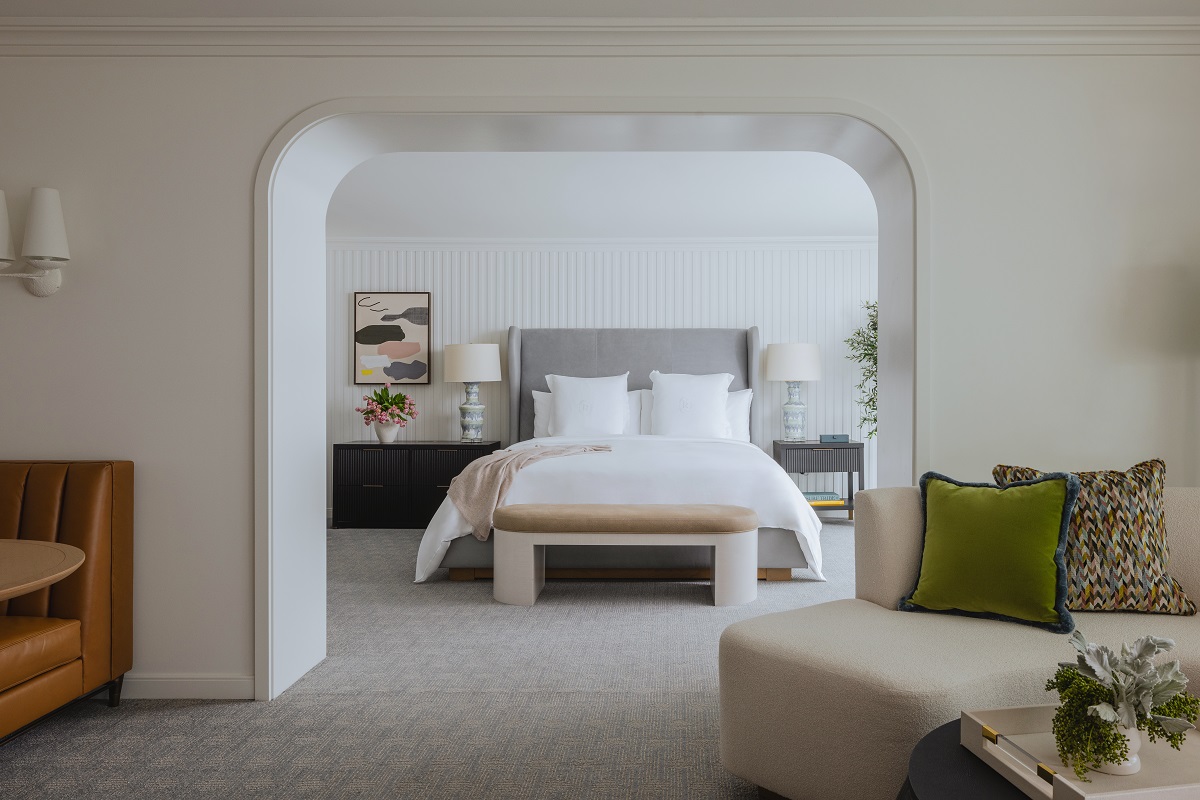 curved square arch into guestroom