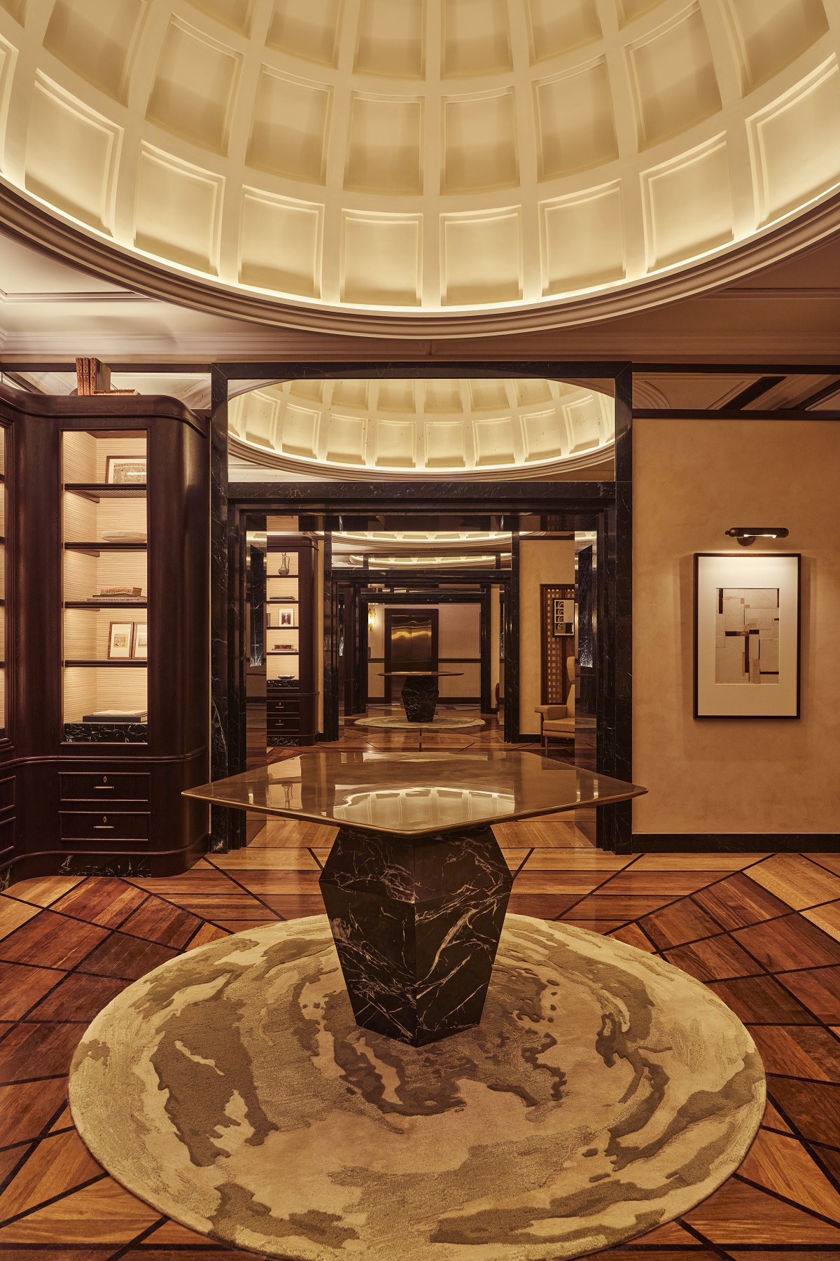 the gallery and entrance to Orient Express La Minerva