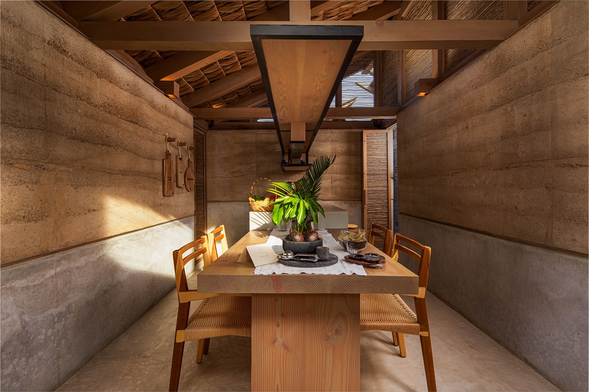 private dining table in El Perdido