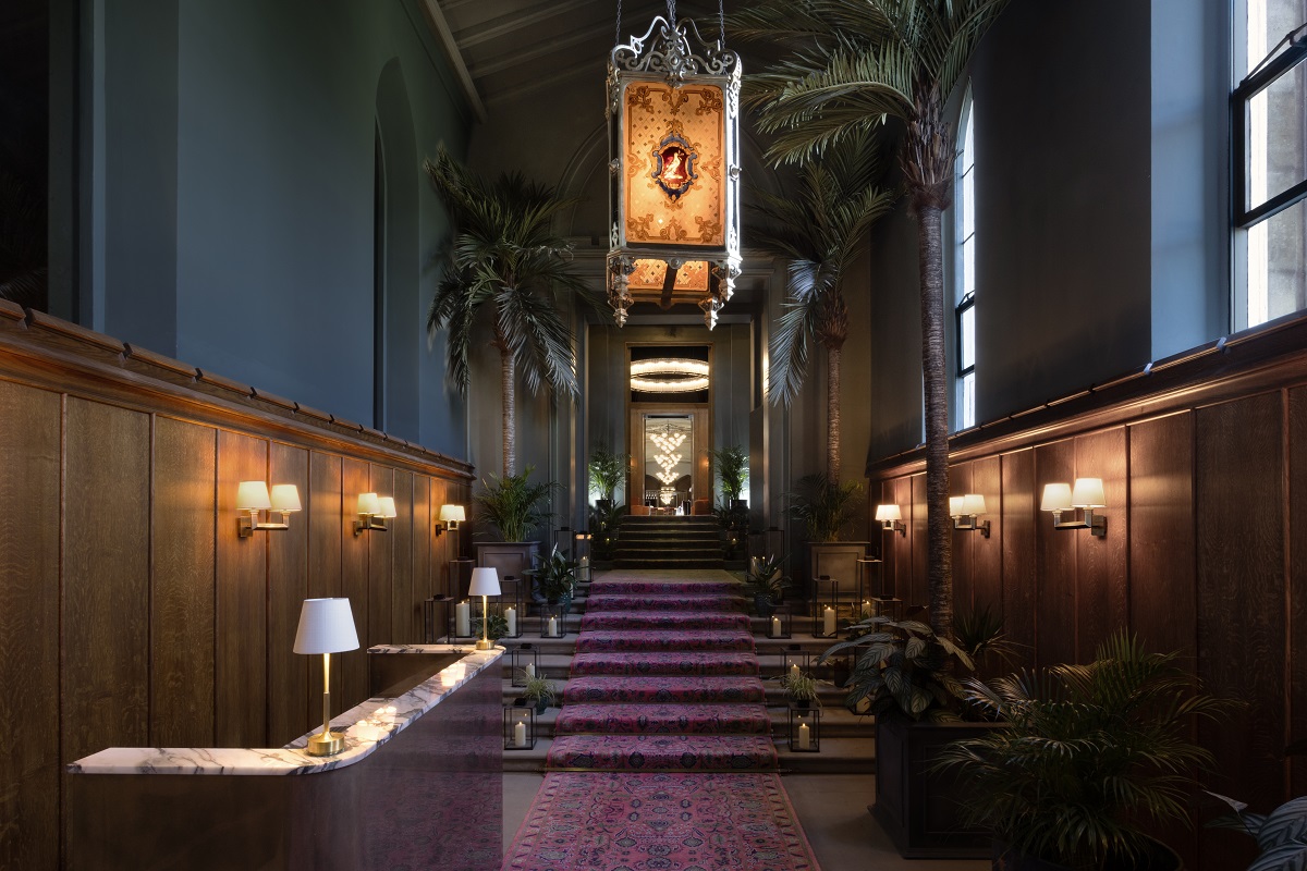 grand hall and arrival in Mar Hall