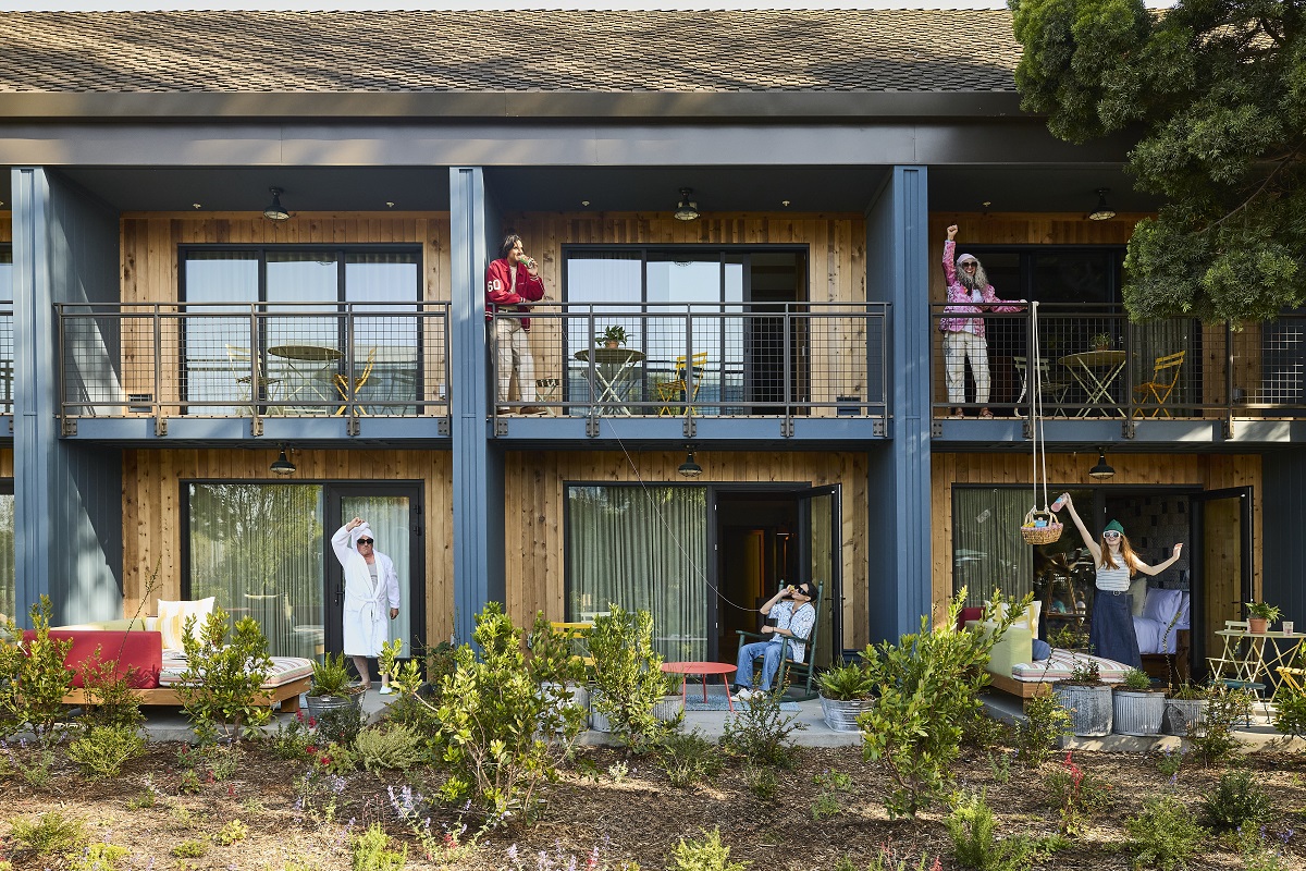 guests on the balcony at Treehouse Silicone Valley connected and engaged