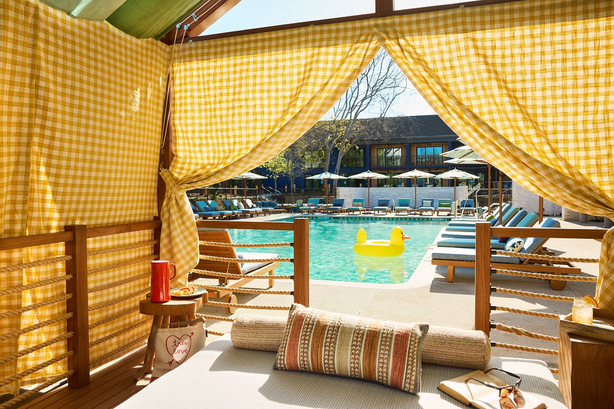 yellow gingham pool caban and yellow inflatable duck on pool in treehouse silicone valley