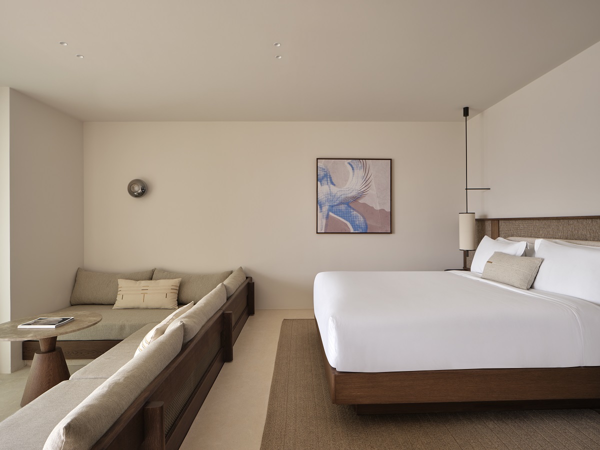 JW Marriott Crete Resort & Spa - Guestroom with double bed and couch