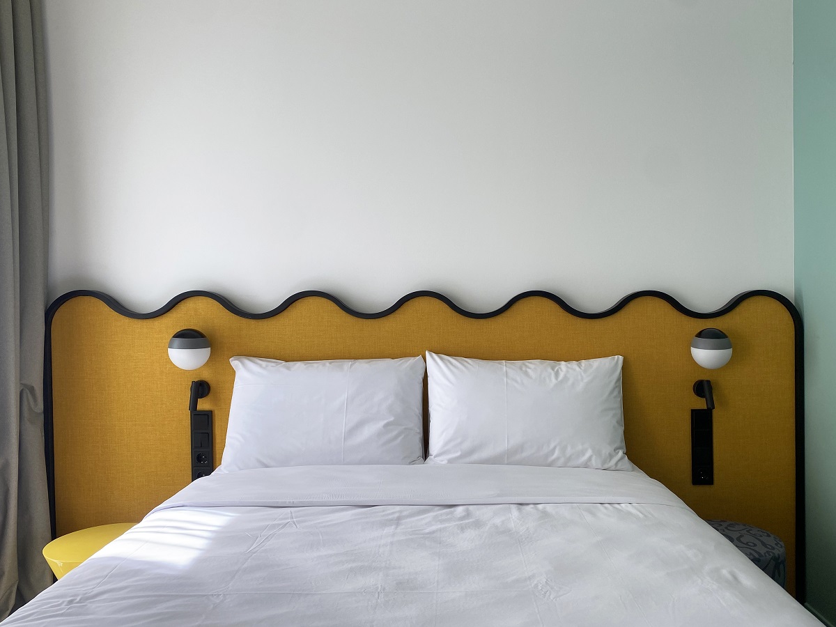 yellow headboard with wavy edge in black