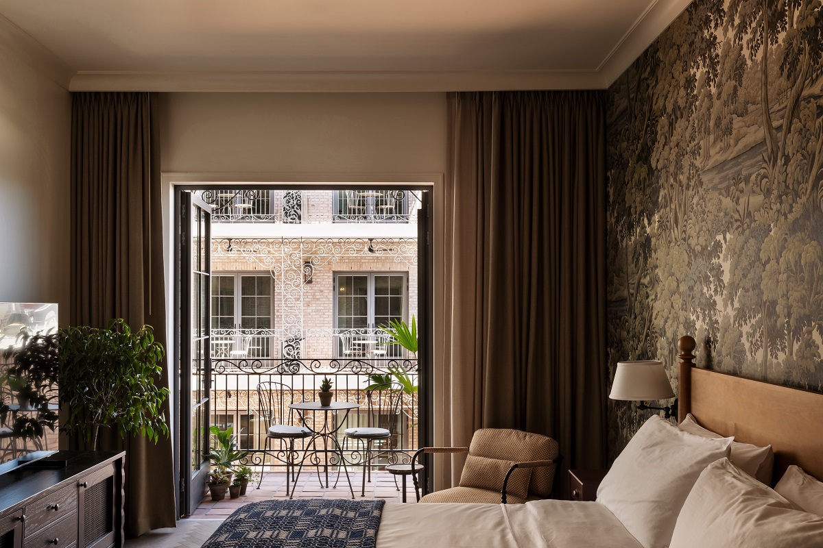 The Nickel Hotel - bedroom with doors opening onto balcony