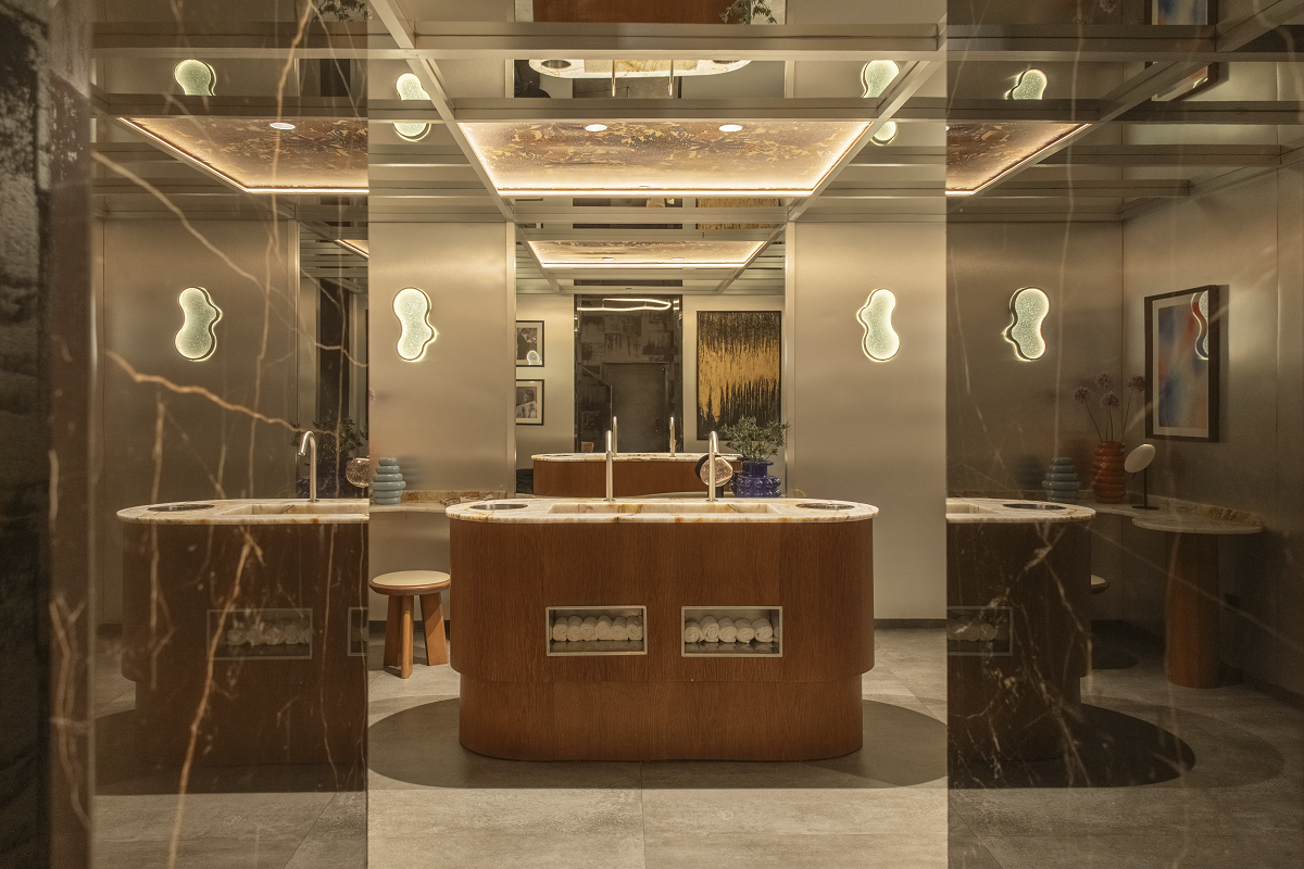 bathroom spaces in Roostiq Bar in Madrid designed by Astet