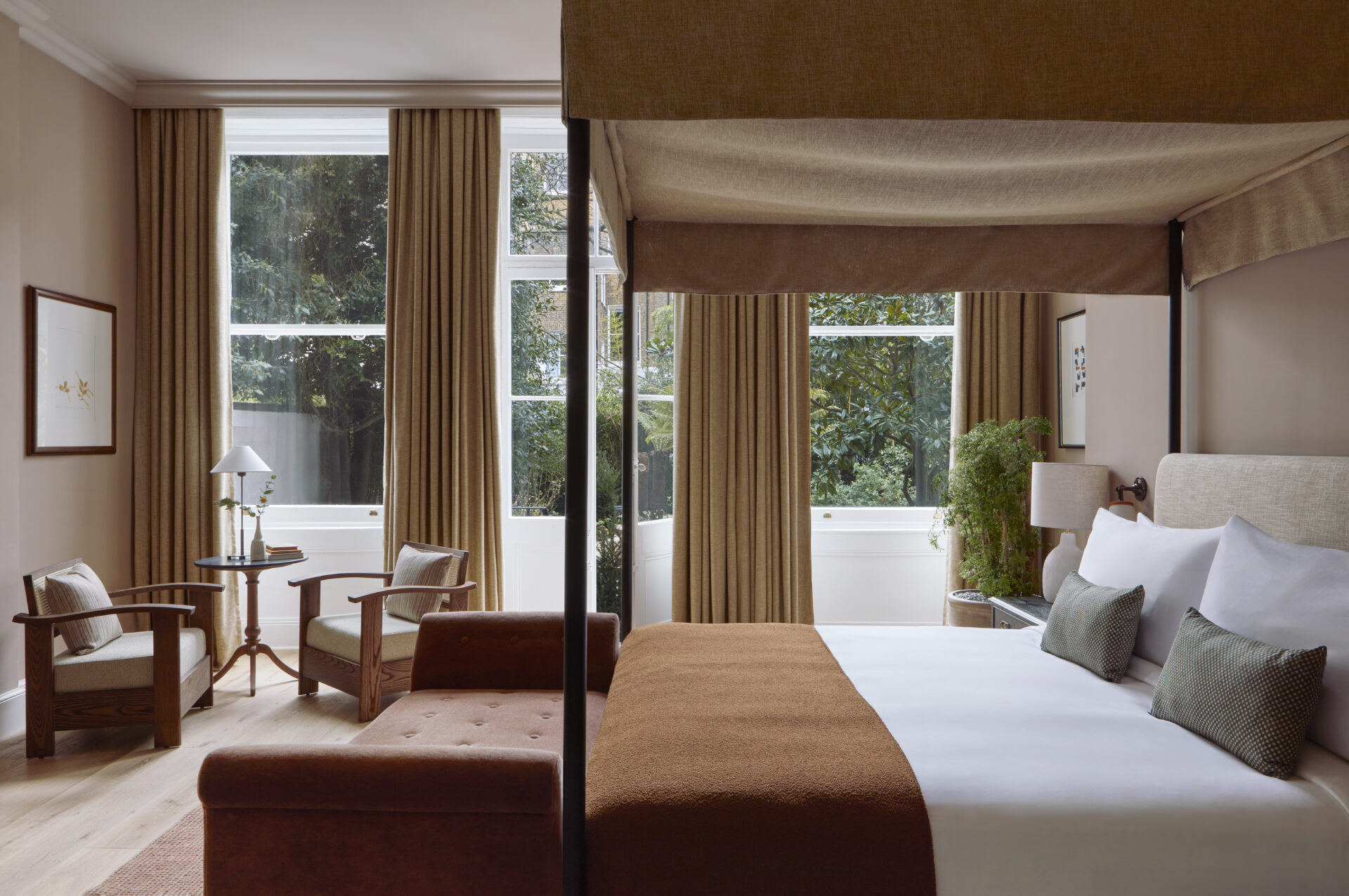 art of Miiro’s ‘The Full Works’ Level of Service. Elevate your London experience to new heights with a stay in one of our sumptuous Templeton Garden Suites. Boasting an abundance of light and space, these contemporary suites are infused with a distinctive English-inspired elegance. They also come with the luxury of a private garden or direct access to the main garden. Rise and shine in your super king size four-poster bed, take a soak in your freestanding bathtub, or unwind in your exceptionally comfortable seating area.