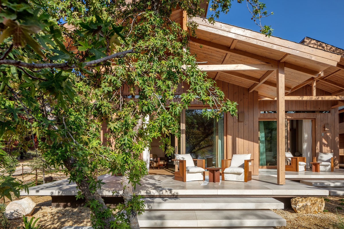 sea view cabana with wooden structure