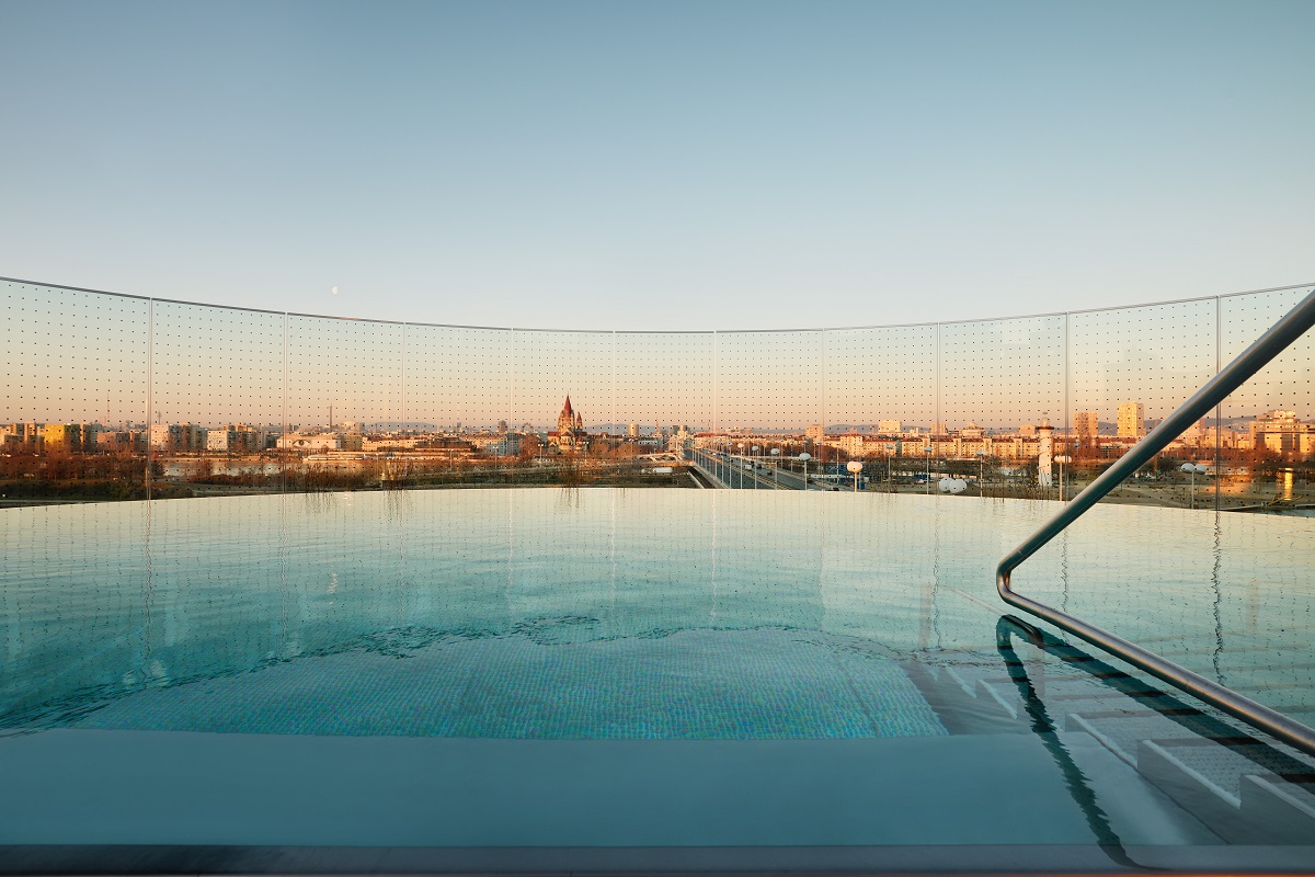 roof terrace pool with views over Vienna