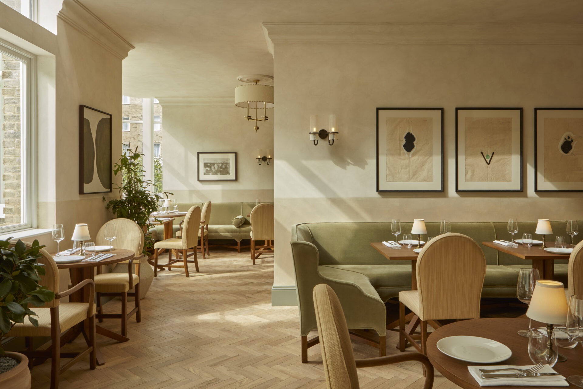 Pippin’s is our neighbourhood restaurant serving modern British dishes, blending nostalgic flavours with culinary craftsmanship. The name Pippin’s conjures up whimsical notions of a beloved character from a storybook, in the same way our vibrant restaurant is filled with creative inspiration. In light sandy hues and sage green upholstery