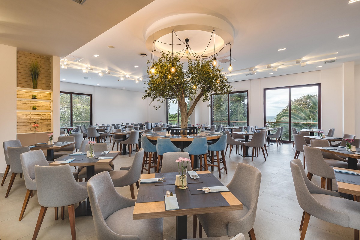 Radisson Resort Ruža Vjetrova Montenegro_ with tree in the middle of the space
