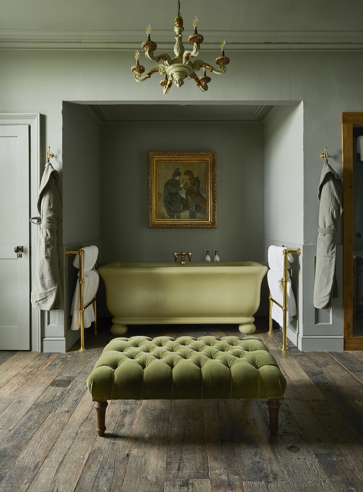 ceramic roll top bath in alcove
