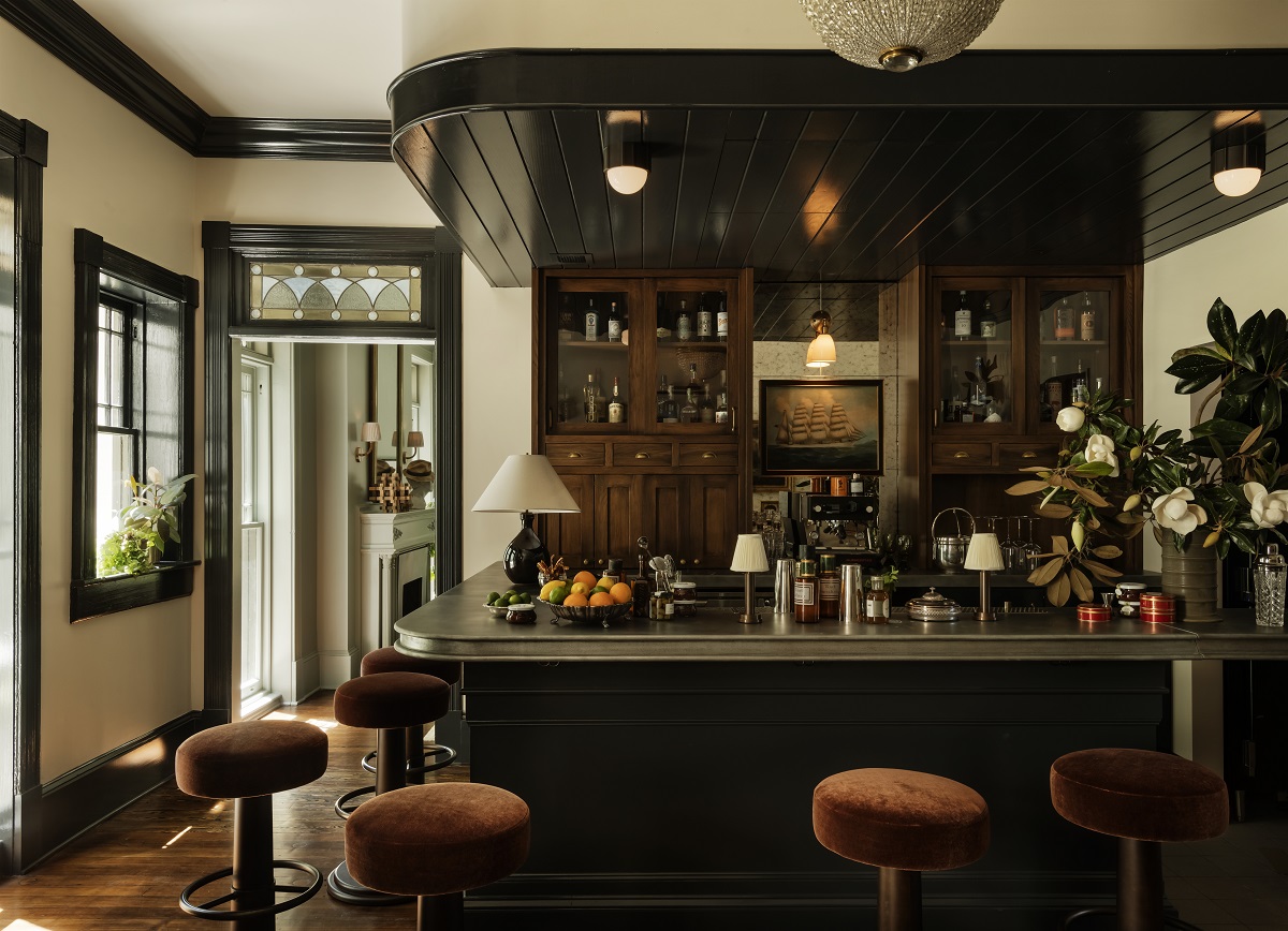 dark wood bar and cornice details in The Douglas boutique hotel Savannah