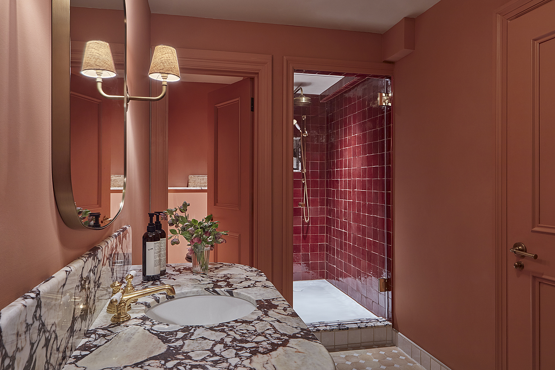 Rustic red refresh room at Miiro Templeton Garden