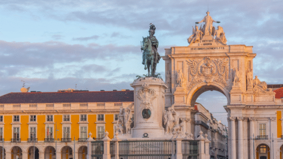 Praça do Comercio, stone archway decorated in carved figures.