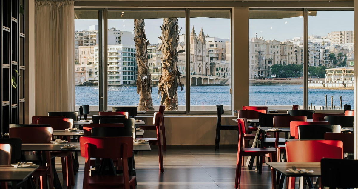 restaurant with waterfront views at Cavalieri Art Hotel,
