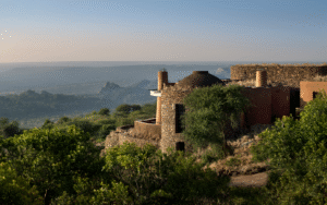 andBeyond Suyian lodge occupies a unique position on an escarpment