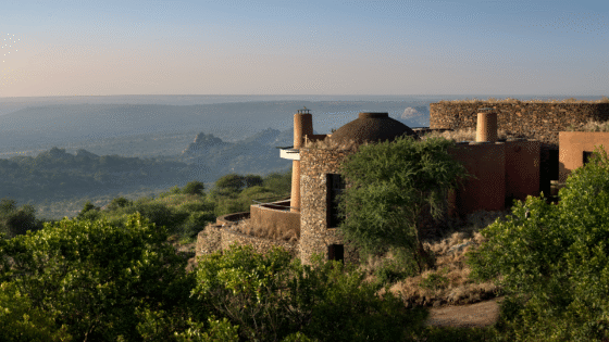 andBeyond Suyian lodge occupies a unique position on an escarpment