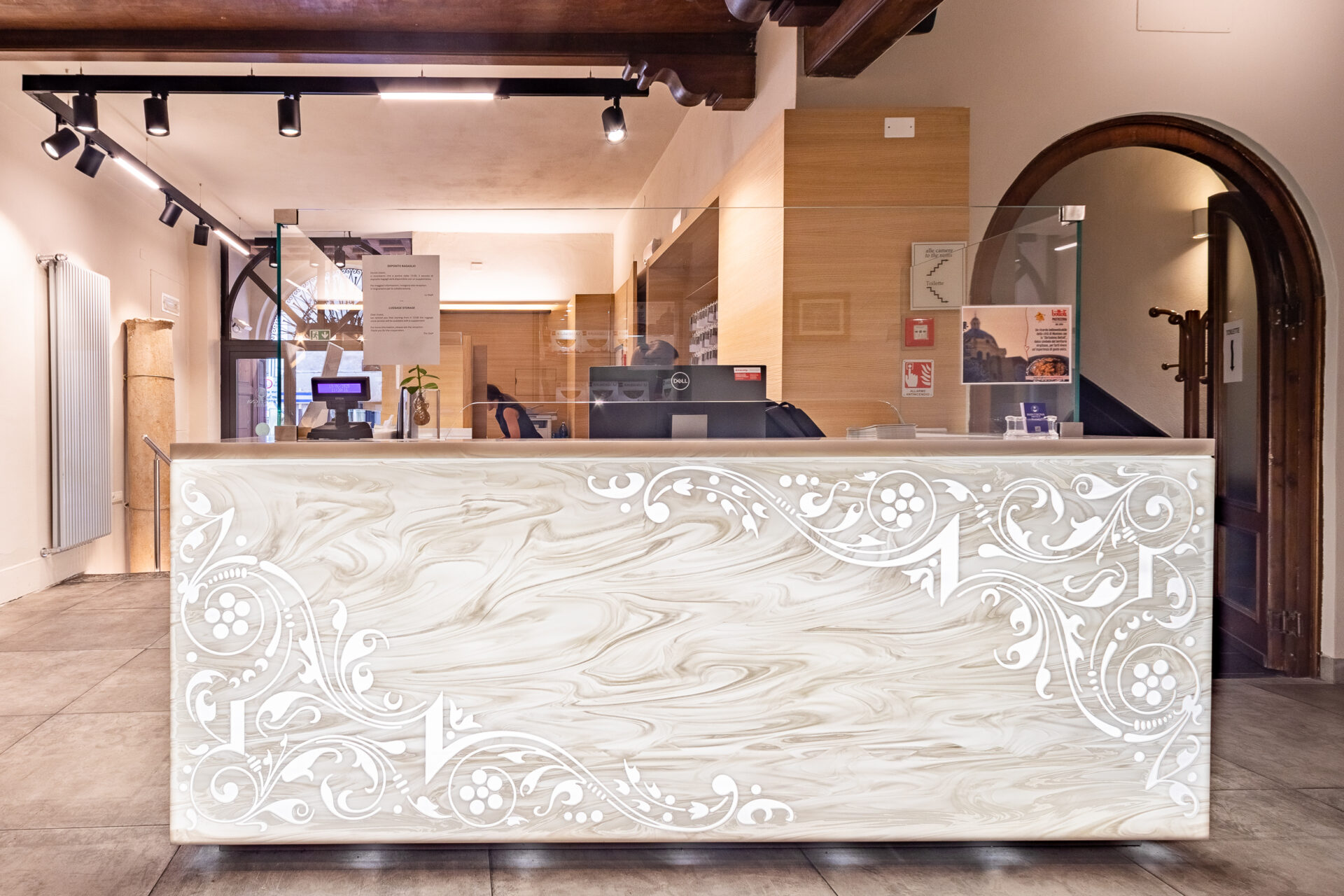 "Corian White Onyx reception desk at Hotel dei Gonzaga Mantova by Cavigar"