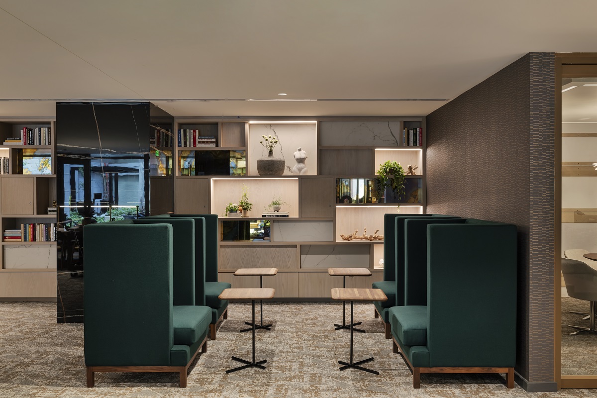 lounge with blue velvet chairs in cubicle design in ROOST White House lounge