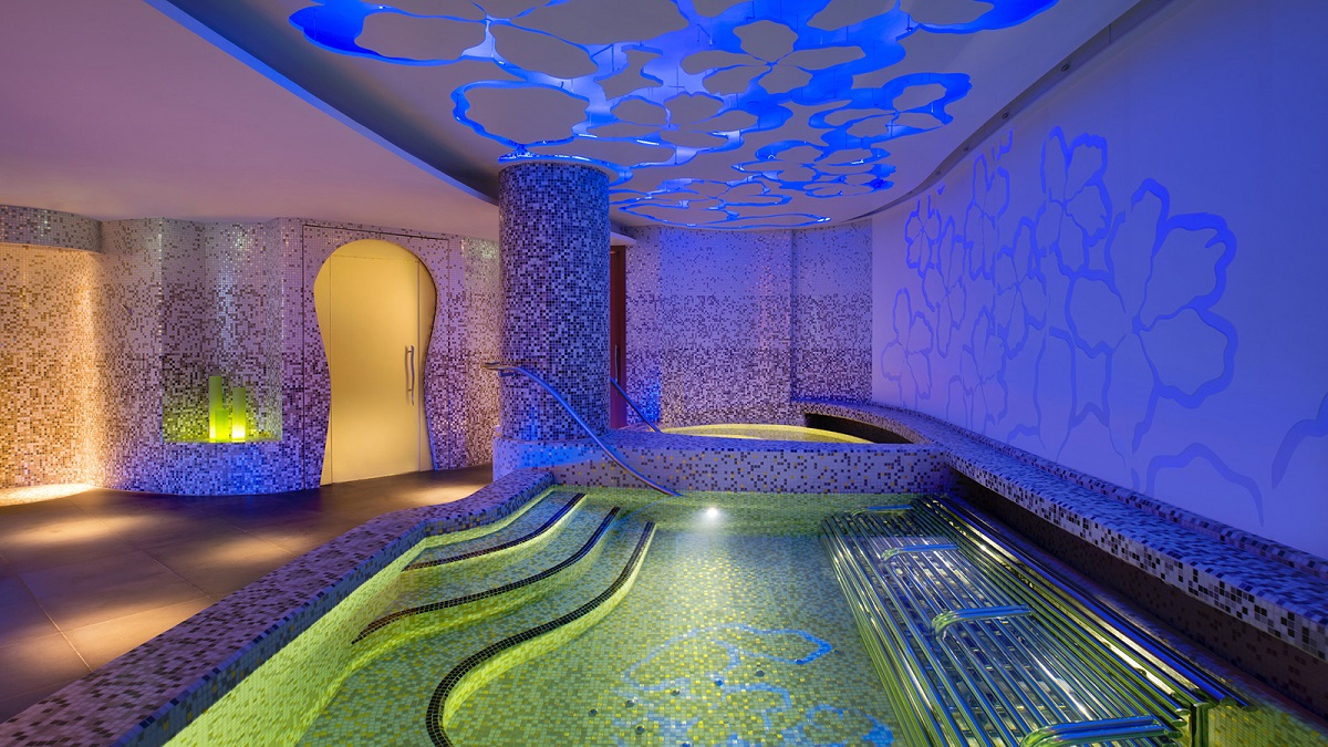 indoor pool with architectural lighting following the curves in W Singapore - AWAY Spa - Vitality Pool