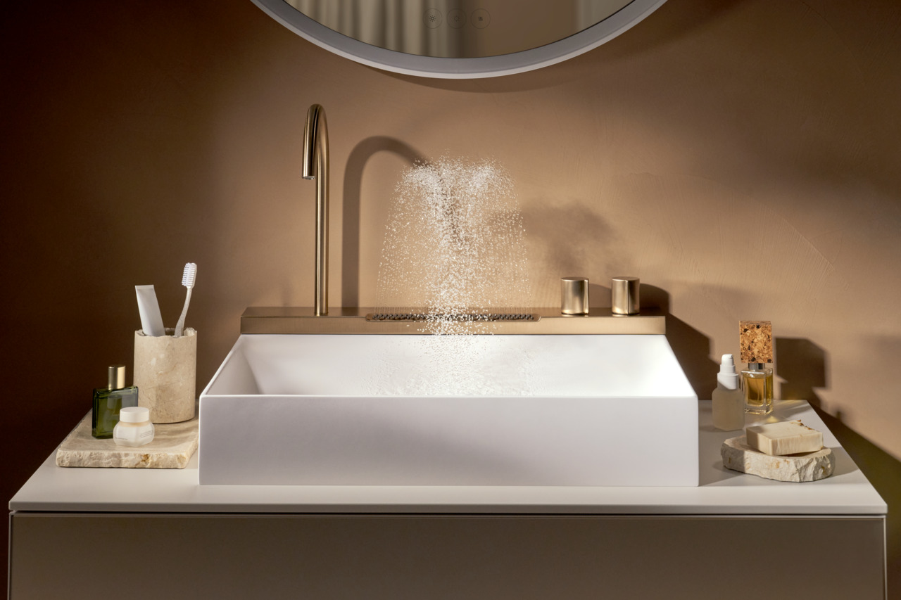 Copyright: hansgrohe/Hansgrohe SE. hansgrohe Raindance Alive is not only a visual highlight thanks to the extremely flat surface-mounted thermostat and the design surface above the spray disc. The showering pleasure thanks to RainAir and PowderRain is also impressive in every respect.