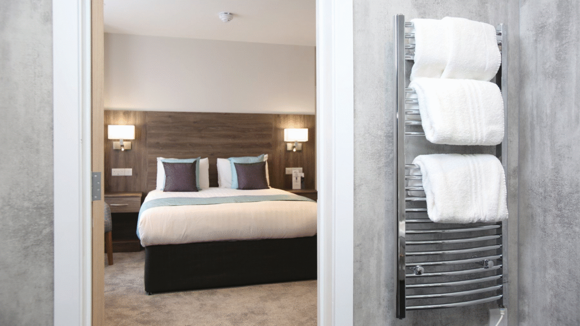 Grant Westfield waterproof bathroom wall panelling in hotel room of Marsham Hotel