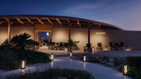 path leading up to entrance The Red Sea EDITION_with path and facade lighting