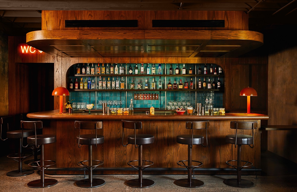 rustic wooden bar with bright turquoise tiled back in Trailborn Grand Canyon