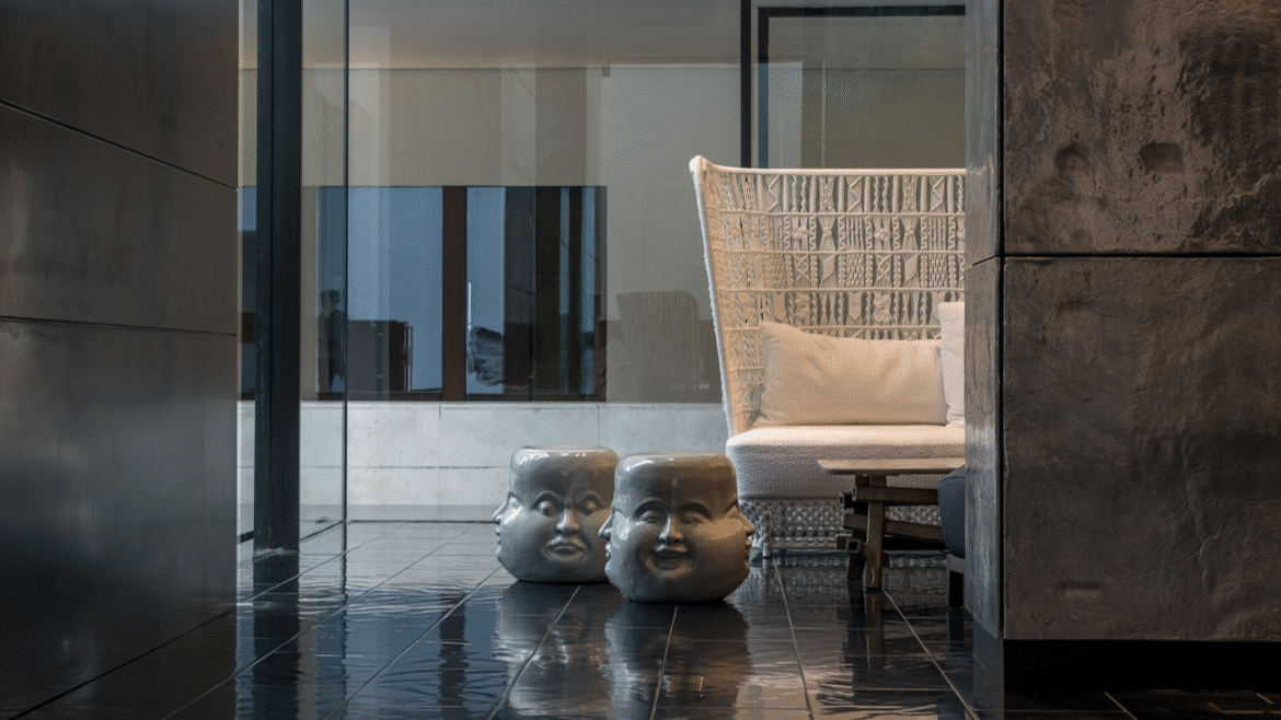 woven chair and ceramic face in the lobby of COMO Metropolitan Bangkok