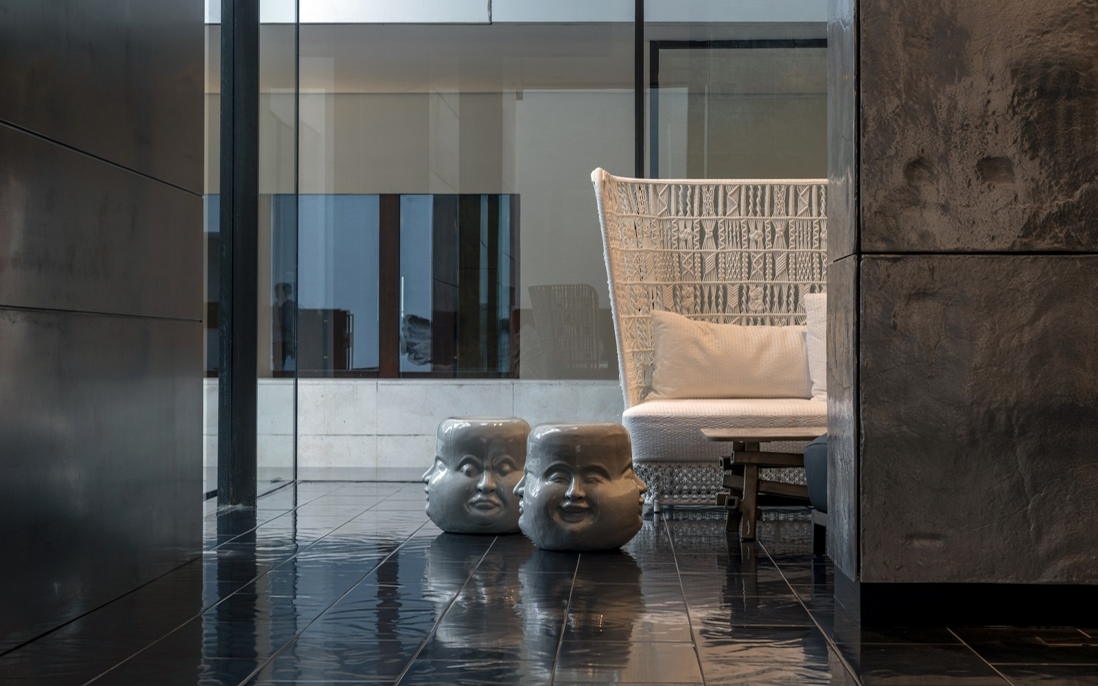 woven chair and ceramic face in the lobby of COMO Metropolitan Bangkok