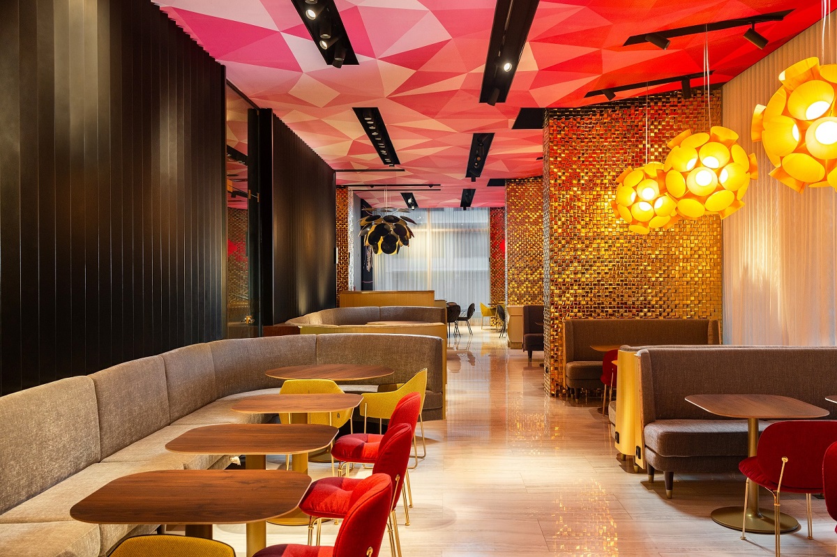 pink ceiling and gold pendant lights in restaurant nhow Lima