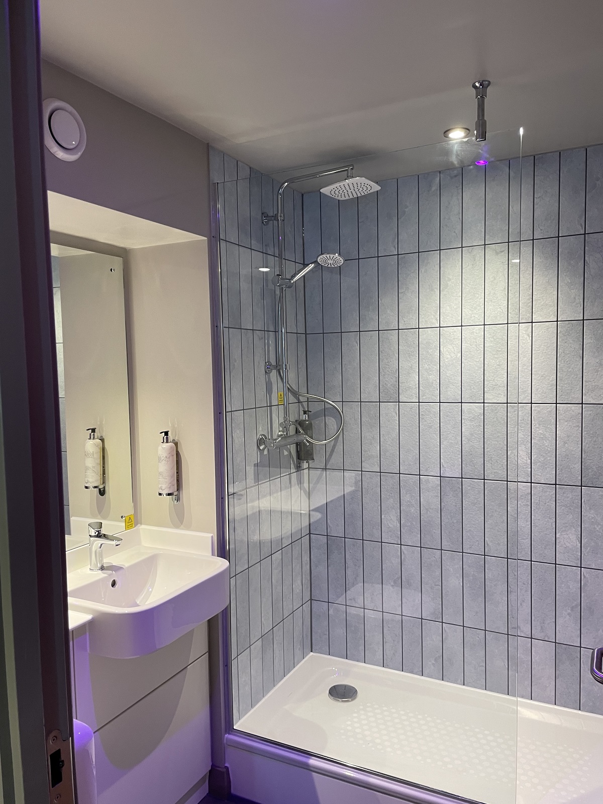 hotel bathroom - novus property management