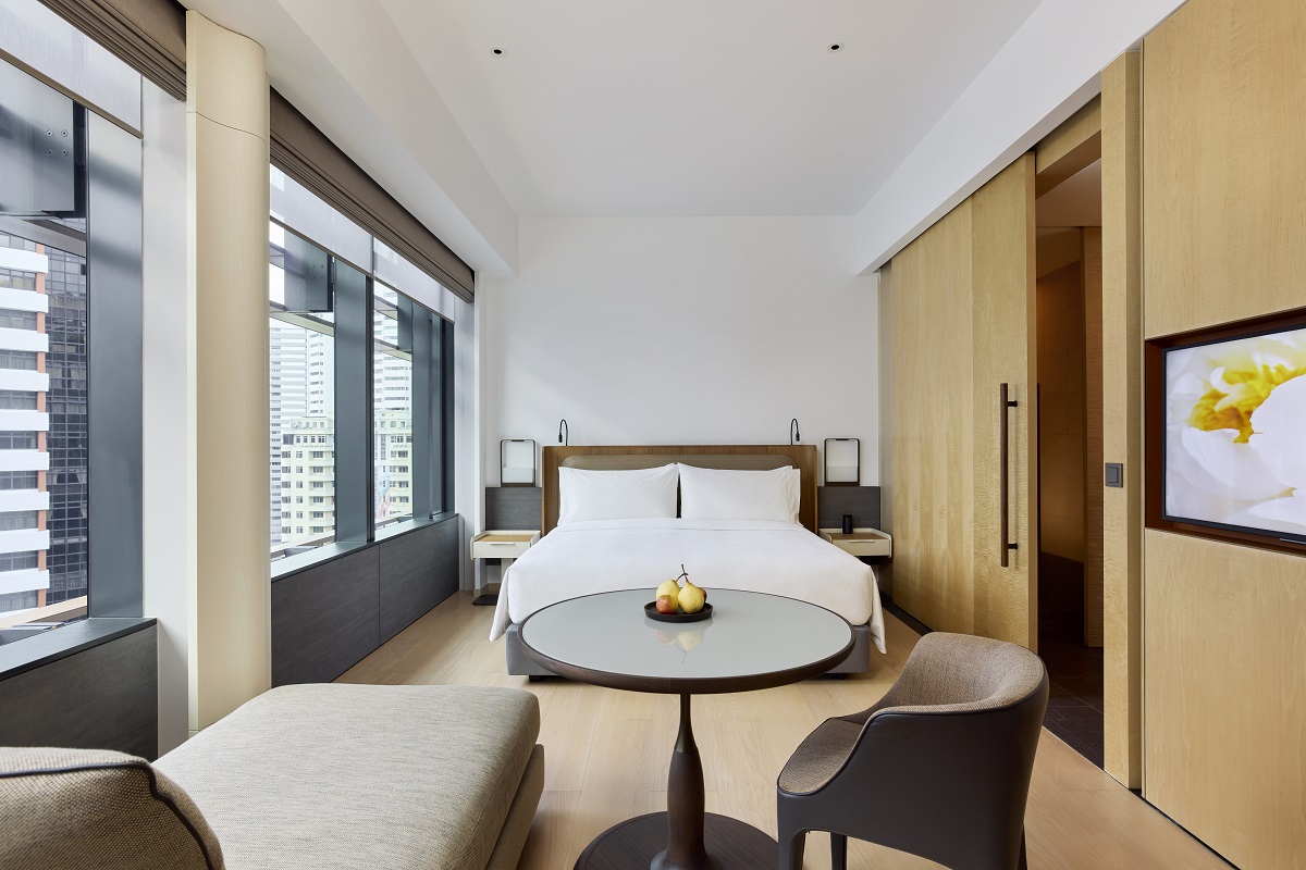 city views from the Emerald guestroom in COMO singapore