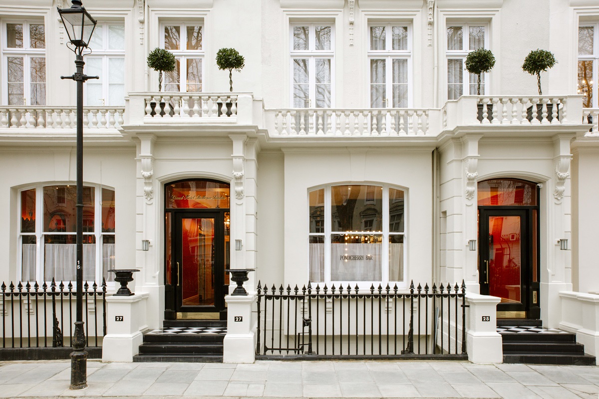 facade and entrance to Grand Hotel Bellevue Paddington London