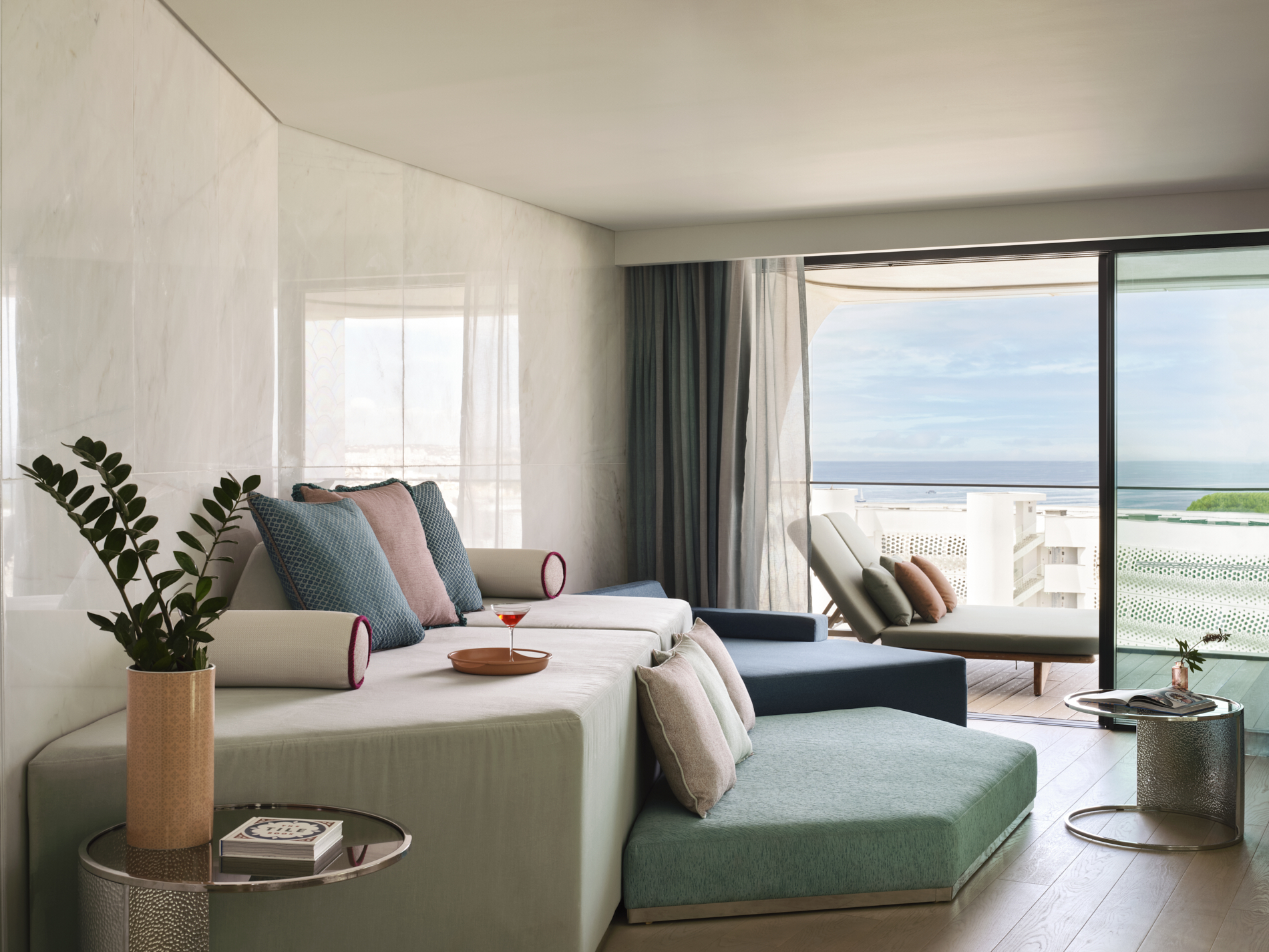E-WOW Suite living room at W Algarve