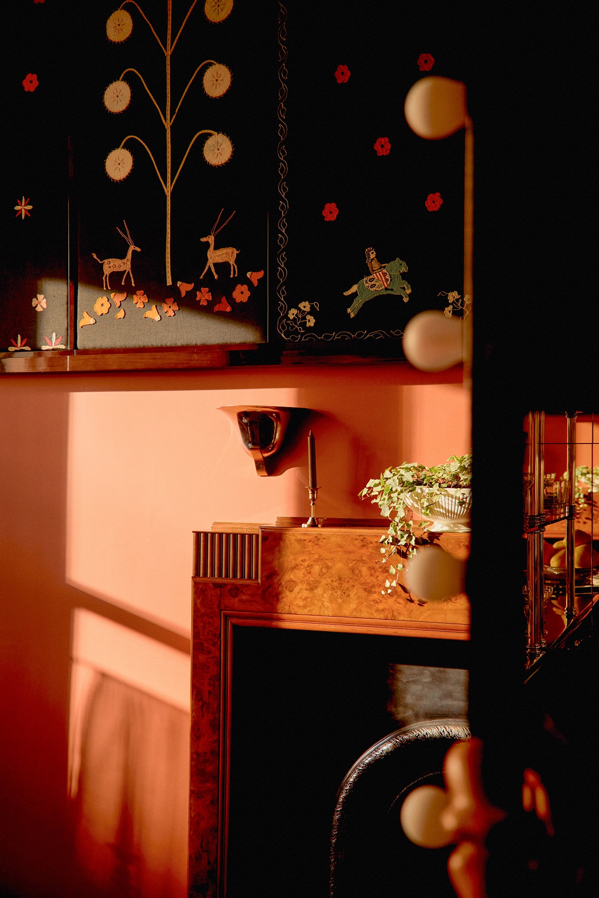 fireplace, wallpaper and terracotta walls in the bar in Grand Hotel Bellevue