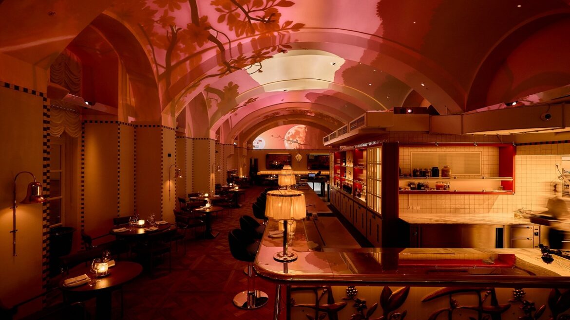 vaulted, painted ceiling in Rascal restaurant in Wilde Vienna