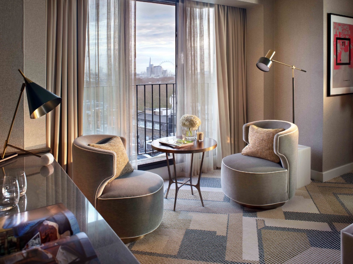 Bespoke desk & floor lamp with alabster resin at Four Seasons Park Lane ©Richard Waite