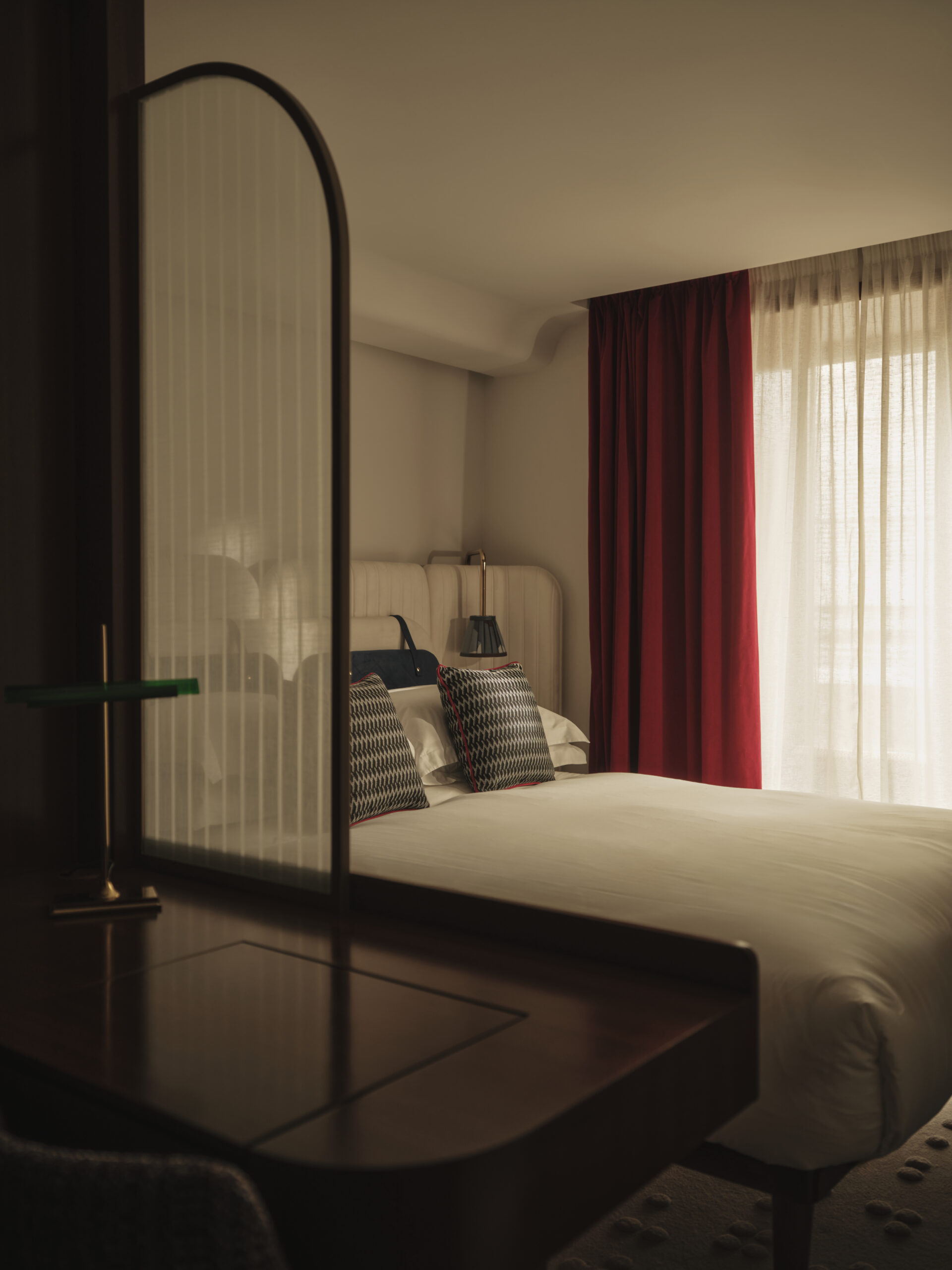 Guest room with fluted glass divide