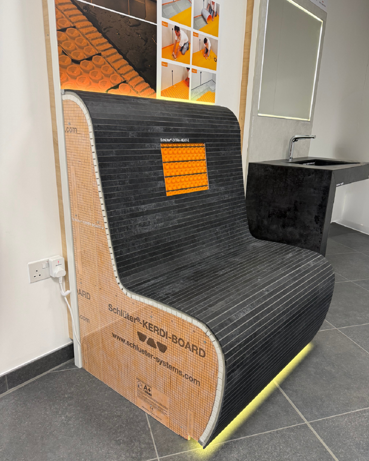 moulded shower seat using Schlüter-Systems kerdi board