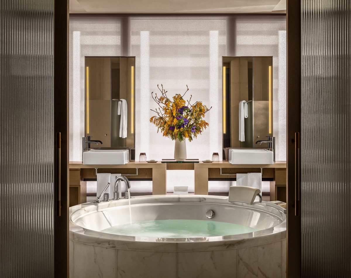 statement round bath in guest suite in Mandarin Oriental The Landmark, Hong Kong