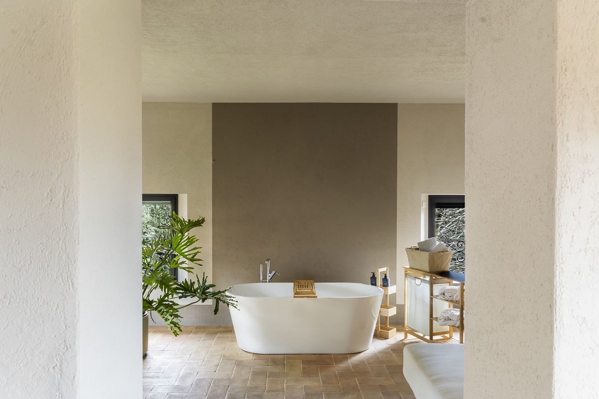 freestanding bath in minimalist bathroom