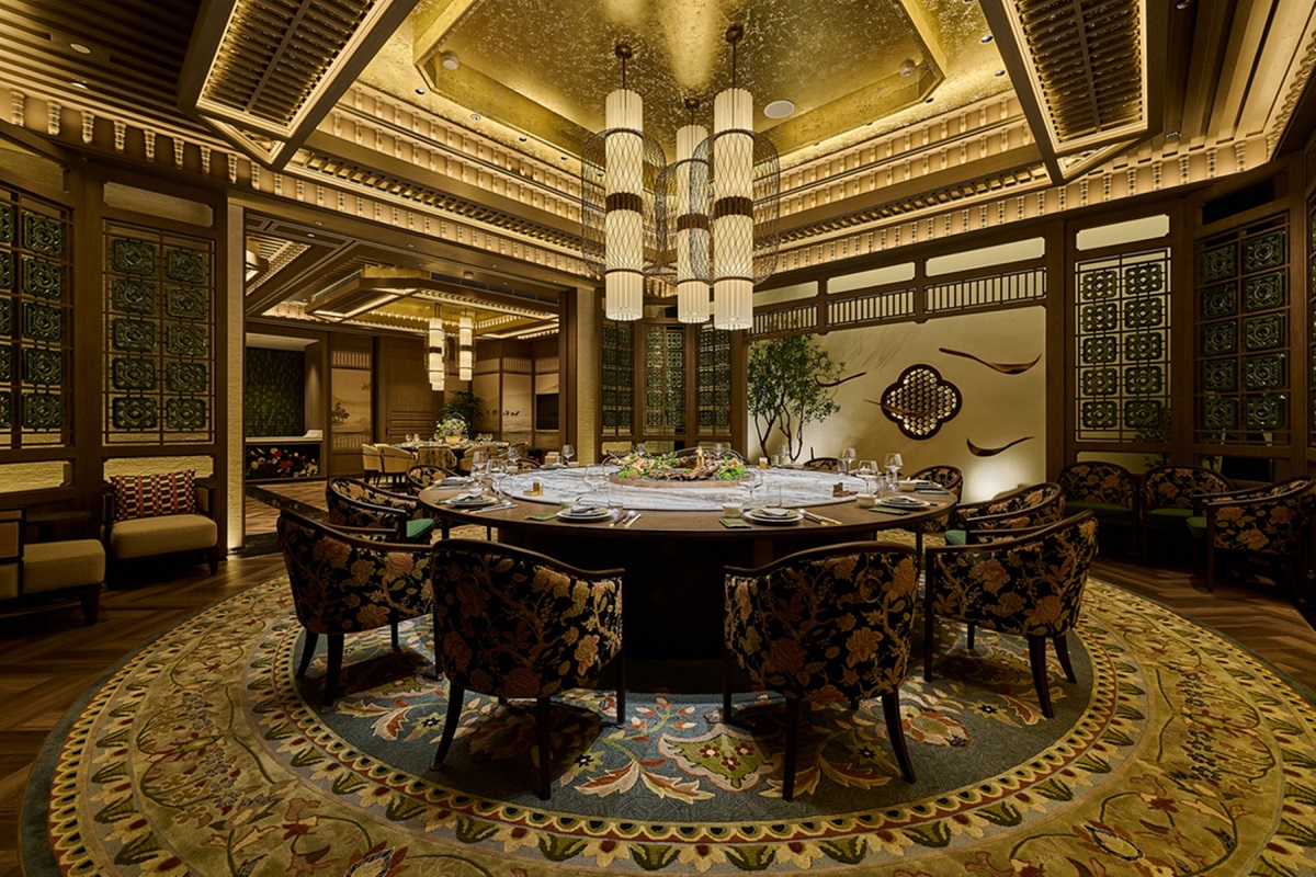 Shangir-La Kunming - round table under chandelier in the Chinese Restaurant_Dian Voyage Yunnan Cuisine_昆明香格里拉滇山悦海中餐厅