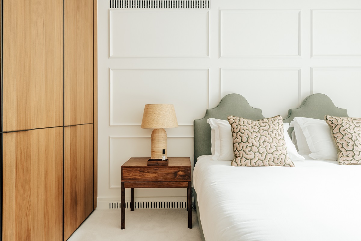 detail of bed and bedside table with Hypnos mattress in Claridge House by SLO