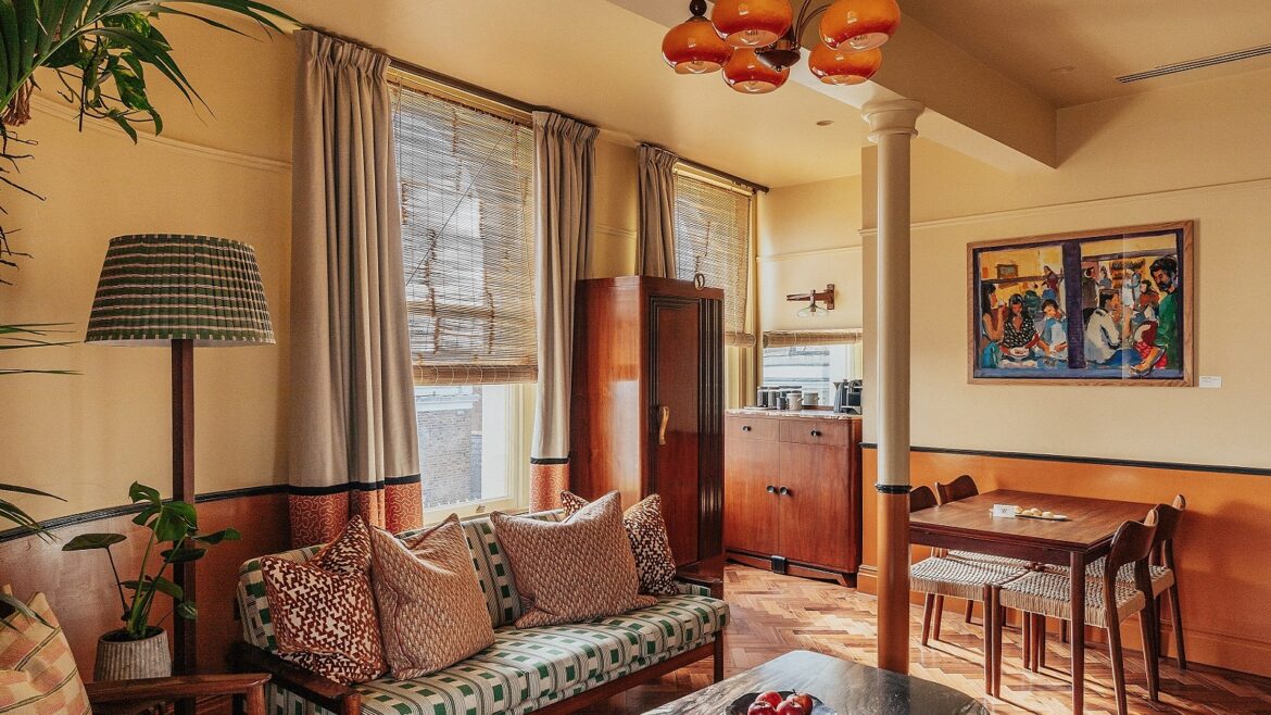 couch, lamp and home-style furniture in Portobello Lodgings