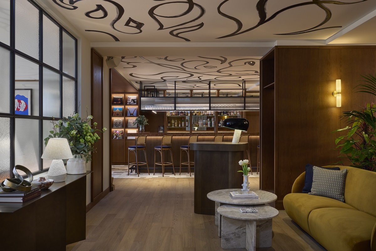 Miiro Spittelberg_Vienna_Lobby_with couch and tables under hand painted ceiling