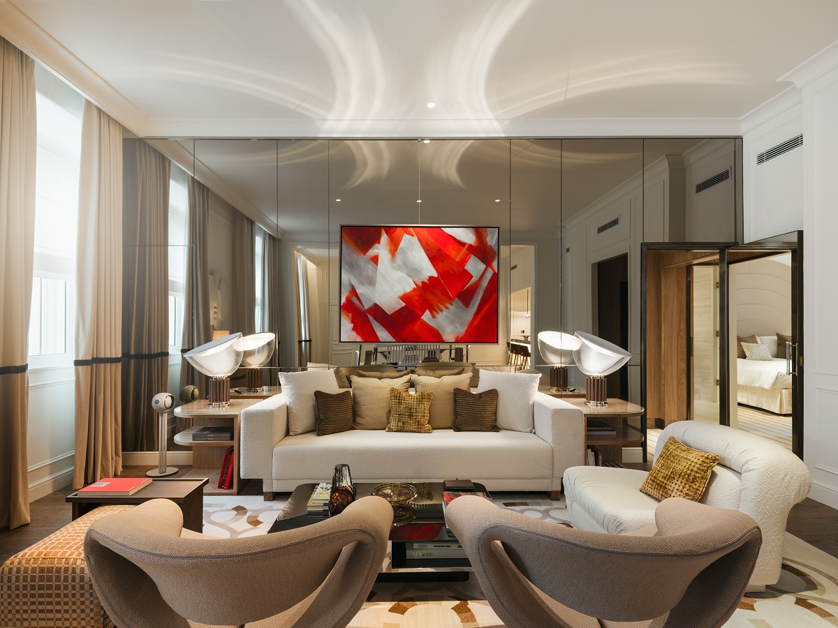 Opera suite - 70;s inspired in white and beige with red accents