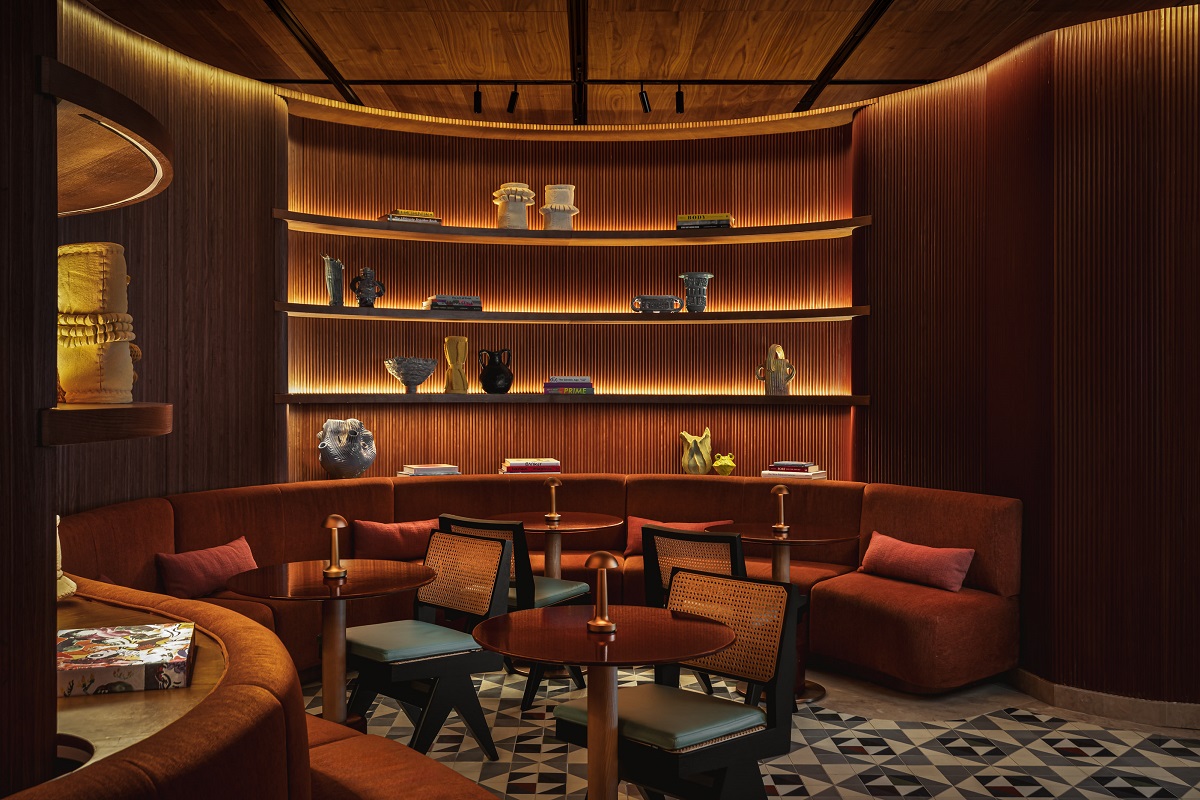 curved wood panelled lounge area in Andaz Lisbon