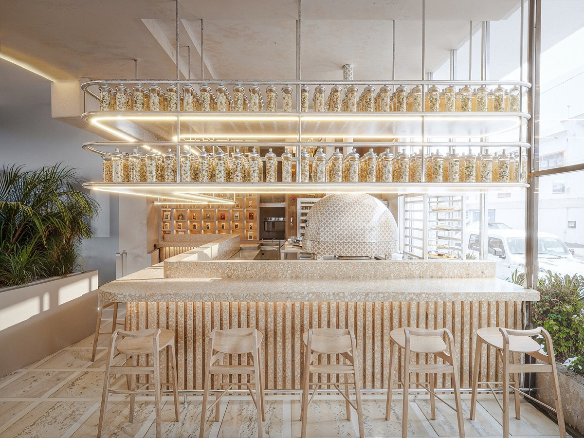 wood and glass details in bar area of Evelina restaurant 